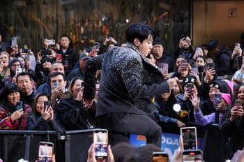 Jungkook de BTS cantando en