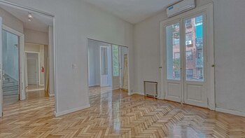 Luminoso y con pisos en