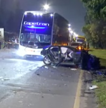 Las víctimas, identificadas como Edna Rodríguez y Rosario Rodríguez, fallecieron tras una colisión que involucró a un bus, un camión y dos vehículos, lo que provocó cierres vehiculares y complicaciones en la movilidad local - crédito captura de pantalla City Tv