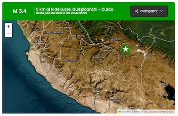 Mapa satelital de Perú con divisiones departamentales. Una estrella verde marca un epicentro sísmico en Cusco. Muestra la magnitud 3.4 y fecha