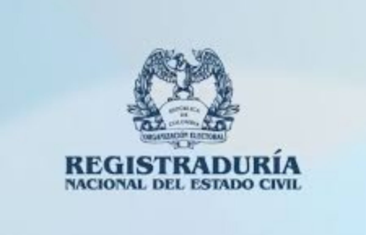 Un funcionario de la registraduría facilitaba la entrega de los documentos - crédito Registraduría Nacional
