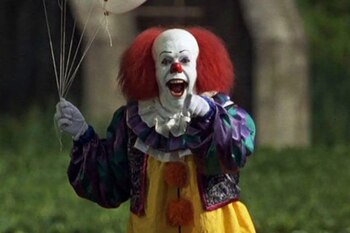 La apariencia de Pennywise se basó en el físico de Tim Curry. (Captura de video)