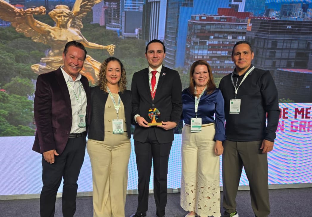 Arenal Fortuna recibió en Ciudad de México el premio principal en la categoría “Destino Maduro Sostenible” durante el Sustainable & Social Tourism Summit. Crédito: ICT