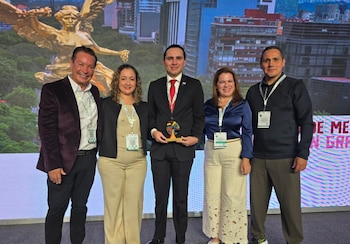 Arenal Fortuna recibió en Ciudad de México el premio principal en la categoría “Destino Maduro Sostenible” durante el Sustainable & Social Tourism Summit. Crédito: ICT