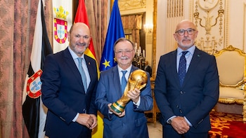 La RFEF ofrece el trofeo de la Copa del Mundo a la ciudad de Ceuta