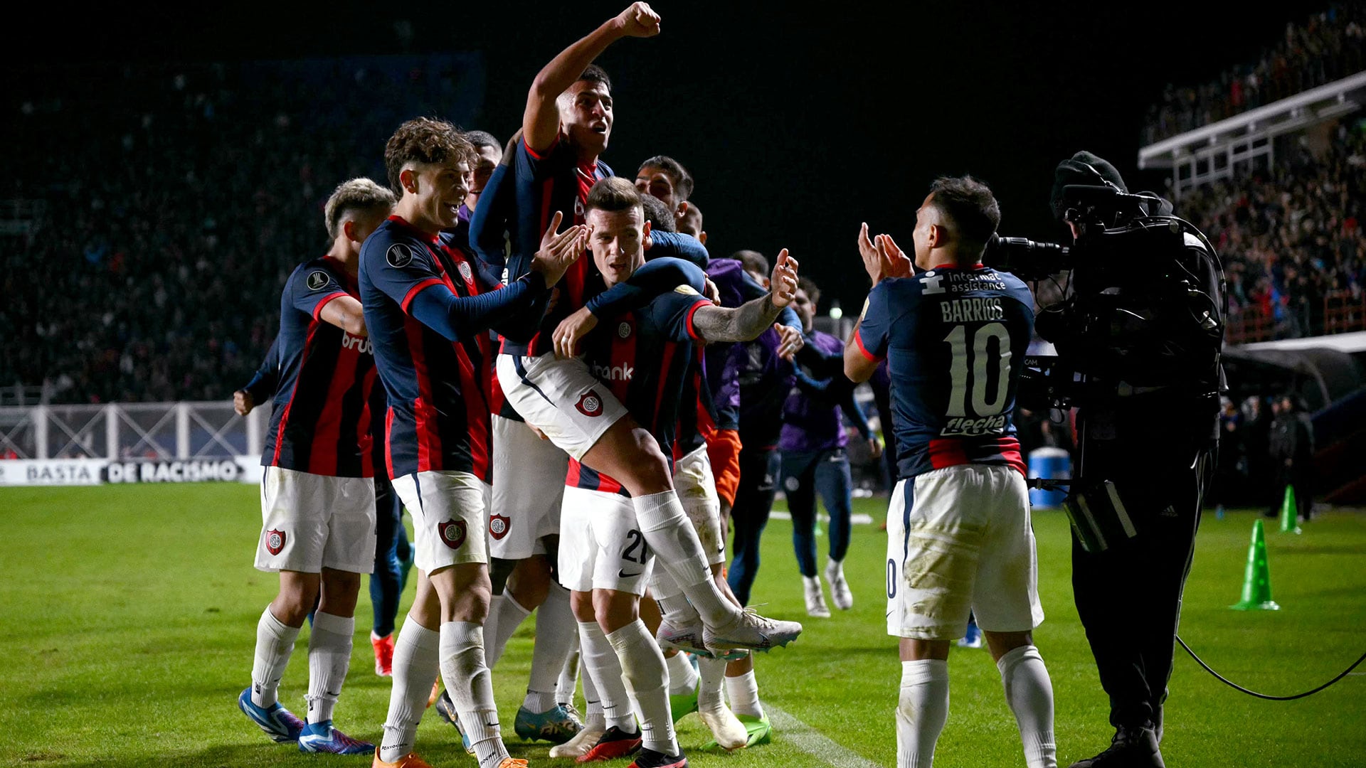 Alexis Cuello es el delantero que pretende Boca Juniors (Photo by Luis ROBAYO / AFP)