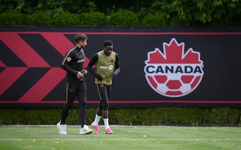 Alphonso Davies está disponible para jugar con Sudáfrica (Darryl Dyck/The Canadian Press via AP)