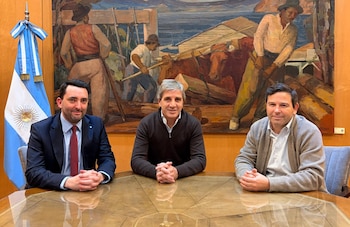 Luis Caputo junto a José García Hamilton y Juan Ignacio Stampalija.