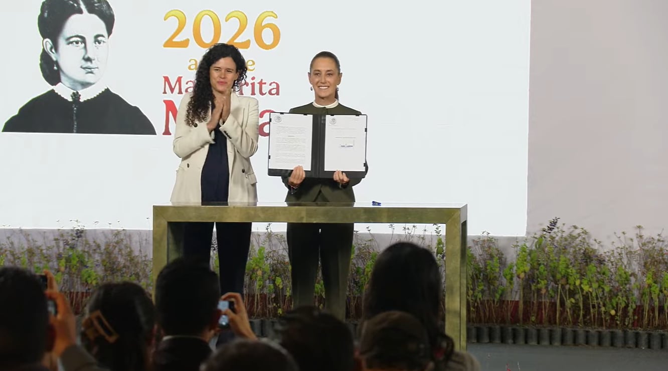 La presidenta Claudia Sheinbaum firma decreto para garantizar entornos digitales seguros para niñas, niños y adolescentes. (captura de pantalla)
