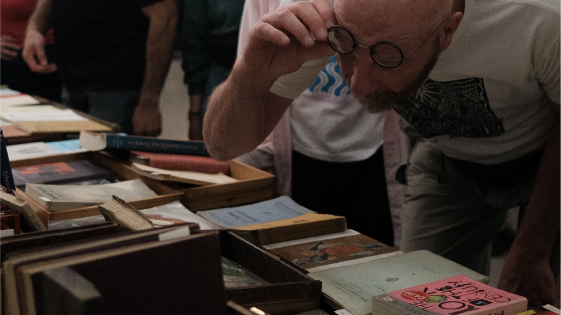 La Feria del Libro Raro vuelve al Museo Moderno con joyas bibliófilas y edición artesanal
