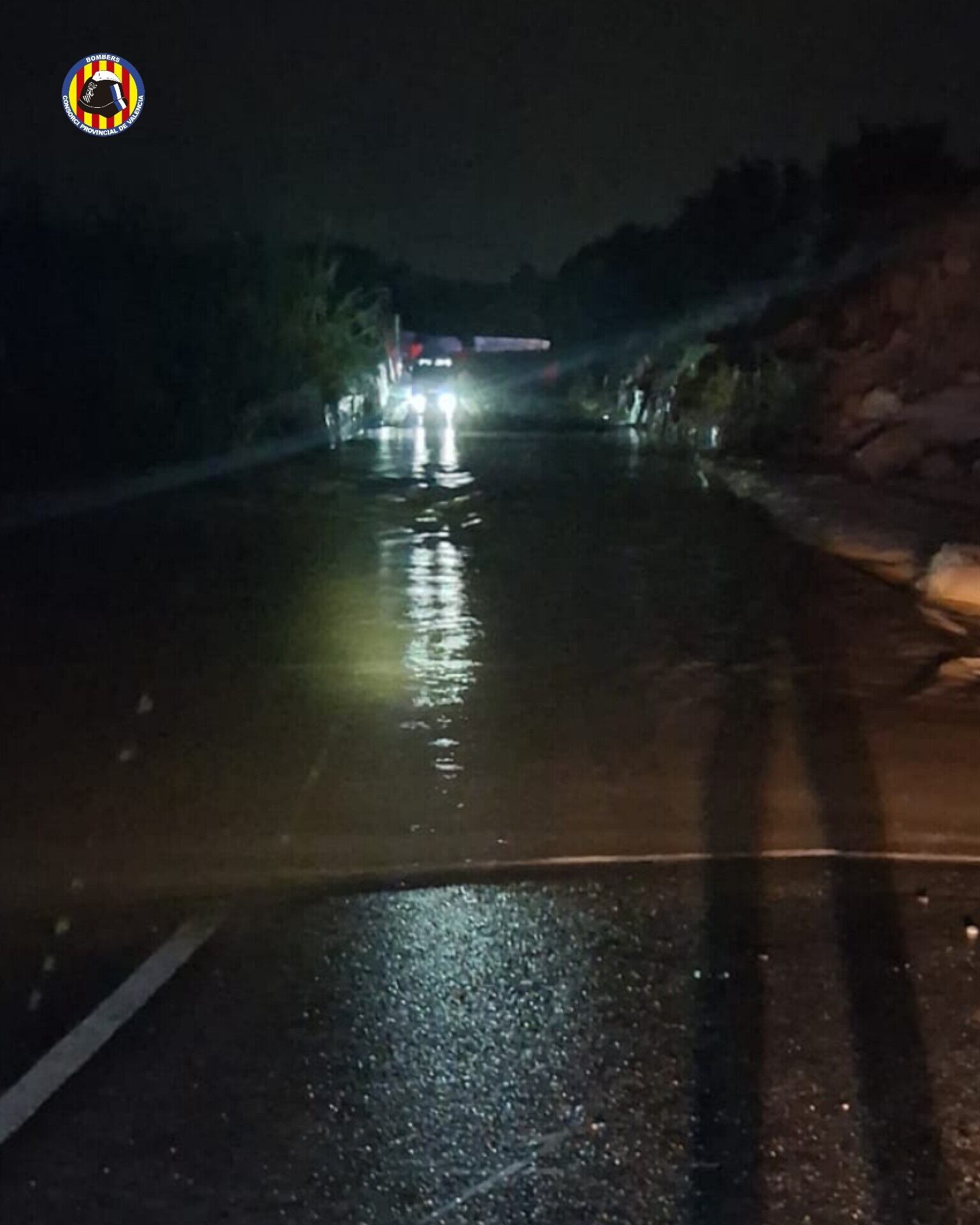 Rescatados los siete ocupantes de varios vehículos encallados en Torrent (Valencia) por la lluvia (Consorcio provincial de Bomberos)