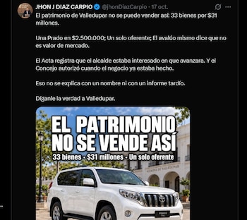 Captura de pantalla de una publicación con texto y una imagen de una camioneta blanca frente al edificio de la Alcaldía de Valledupar