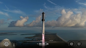 El vuelo 14 mostró que Starship puede llevar carga útil a la órbita, pero SpaceX aún debe probar la recuperación completa de la nave
(EFE/SpaceX)
