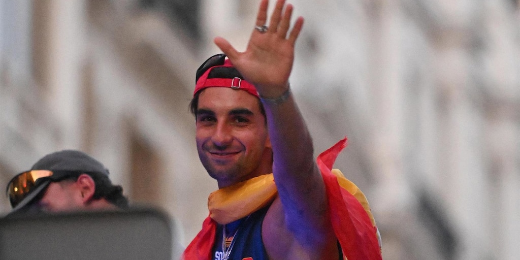 Ferrán Torres, de su divertida conversación con la Princesa Leonor, a su química con Ana Mena en la fiesta de 'La Roja'