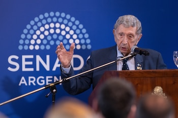 Landrscina, el mes pasado año,