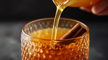 Bebida con canela, jugo cítrico, combinación saludable, infusión caliente, antioxidantes naturales, opción nutritiva y deliciosa. - (Imagen Ilustrativa Infobae)