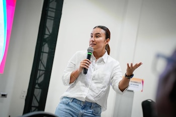 La superintendente María José Navarro Muñoz precisó que Copservir administra más de mil puntos de Droguerías La Rebaja, pero no es propietaria de la cadena en Colombia - crédito @supersolidaria/Instagram
