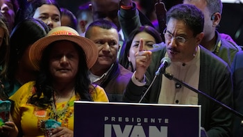 El CNE habría recibido dos denuncias contra Iván Cepeda por la presunta realización de actos públicos a pocos días de las elecciones
