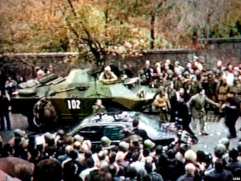 Tanques y soldados rodearon el Parlamento de Armenia