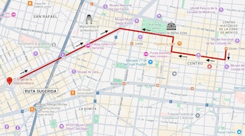 Mapa de la Ciudad de México con una ruta resaltada en rojo desde El Ángel de la Independencia hasta el Zócalo, mostrando las calles principales como Reforma y el Centro Histórico.