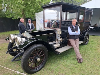 Federico Pereyra Iraola con el Rolls Royce Silver Ghost by Rotschild & Fils 1910 que se salvó del Titanic