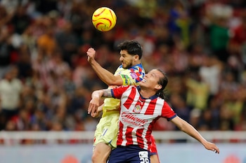 Henry Martín amenazó a Chivas con no confiarse en el liderato y advierte que no habrá margen para relajarse en el partido. EFE/Francisco Guasco