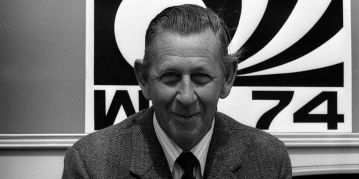 Ken Aston, árbitro inglés y exteniente coronel, fue el creador del sistema de tarjetas que transformó el reglamento del fútbol mundial (Panenka.org)