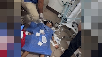 Indignación en Chiclayo: paciente recibe atención médica en el piso del Hospital Regional de Lambayeque