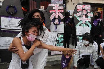 Colectivos feministas realizan protestas, en