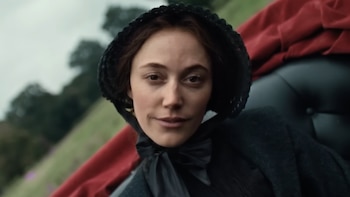 Maika Monroe es una institutriz asesina en el avance de ‘Victorian Psycho’