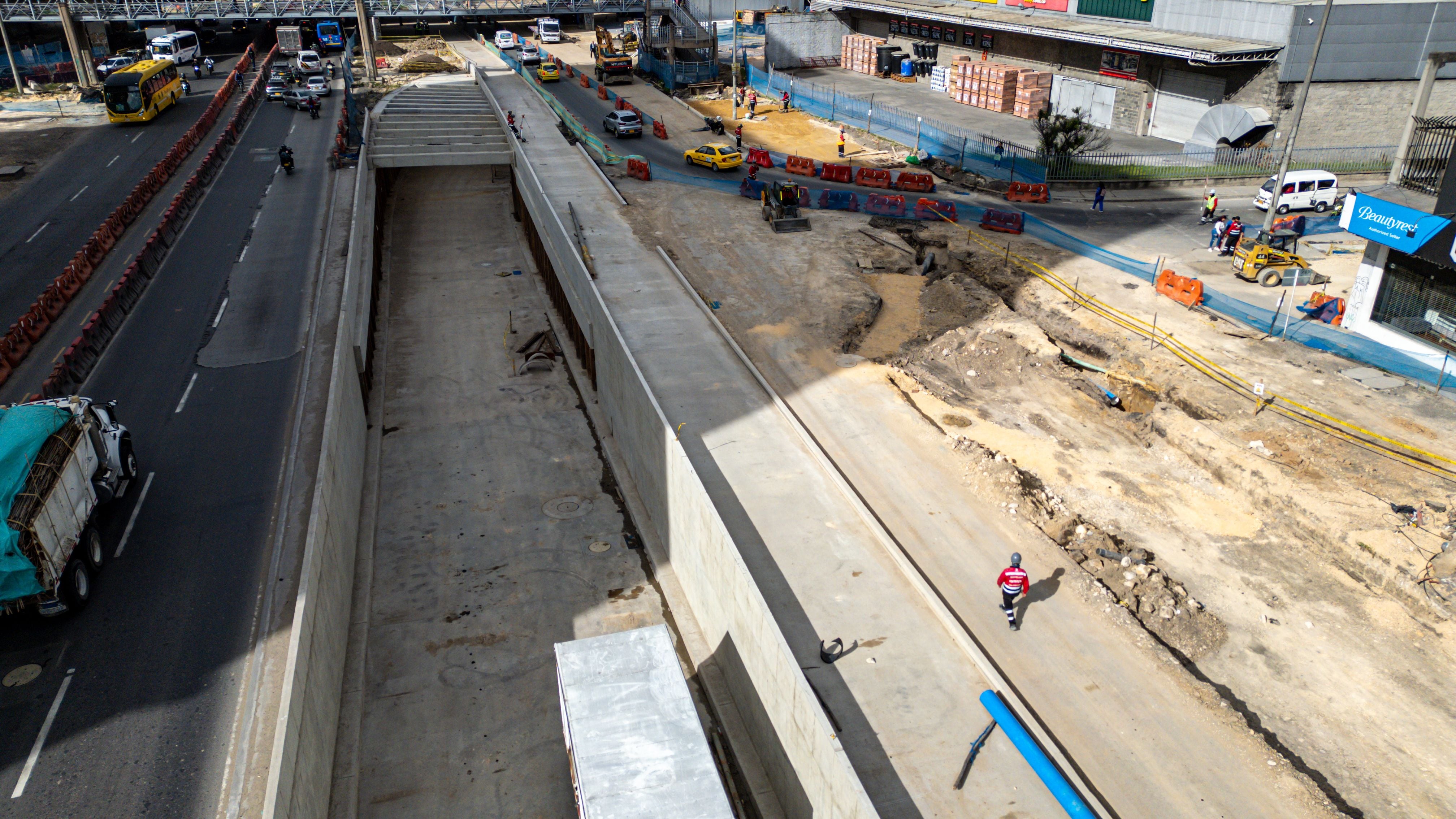 El Grupo 3 de la avenida 68 avanza en un paso deprimido exclusivo para Transmilenio entre Las Américas y la carrera 68, mientras la estación de la calle 11 ya supera el 80% de ejecución - crédito IDU