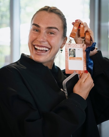 Aryna Sabalenka con la credencial de su perro Ash (Instagram)