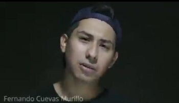 A través de un clip