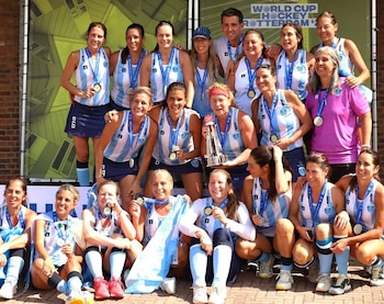 La selección argentina +50 de hockey se consagró bicampeona mundial tras vencer a Inglaterra