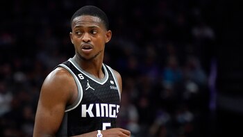 Sabonis y Fox eclipsan a Doncic y dan la sexta victoria seguida a los Kings