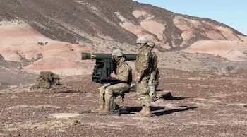 El operativo logístico requirió dos trenes, 25 camiones, siete semirremolques de municiones, 14 cisternas de combustible y la provisión de 23.500 raciones alimenticias