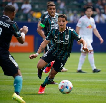 Javier Hernández registra ocho anotaciones