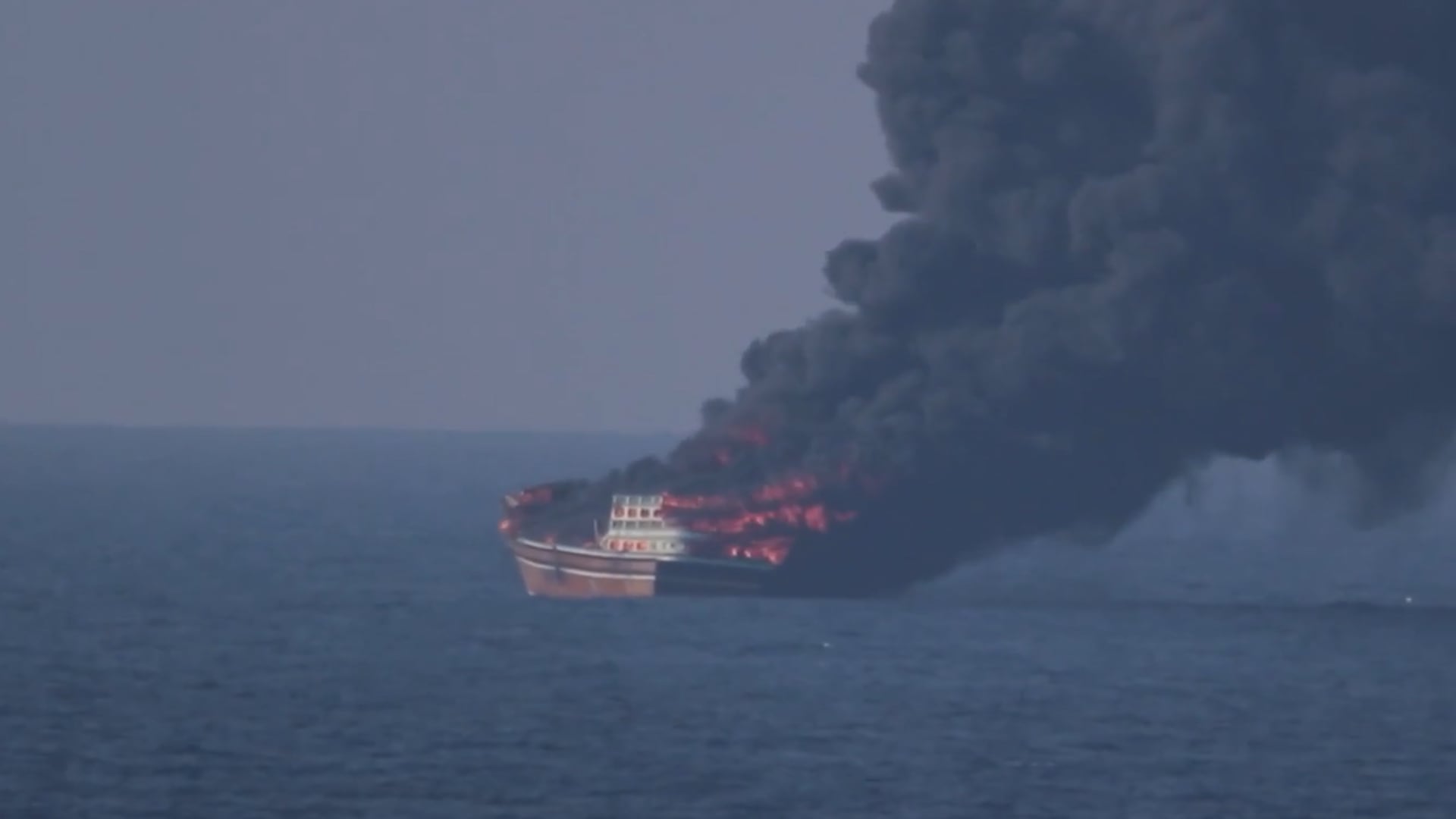 Estados Unidos destruyó un velero vinculado a Irán en el golfo de Omán