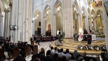 El Papa León XIV entrega la Rosa de Oro a la Virgen de la Almudena, patrona de Madrid