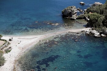 La playa de Naxos, usualmente