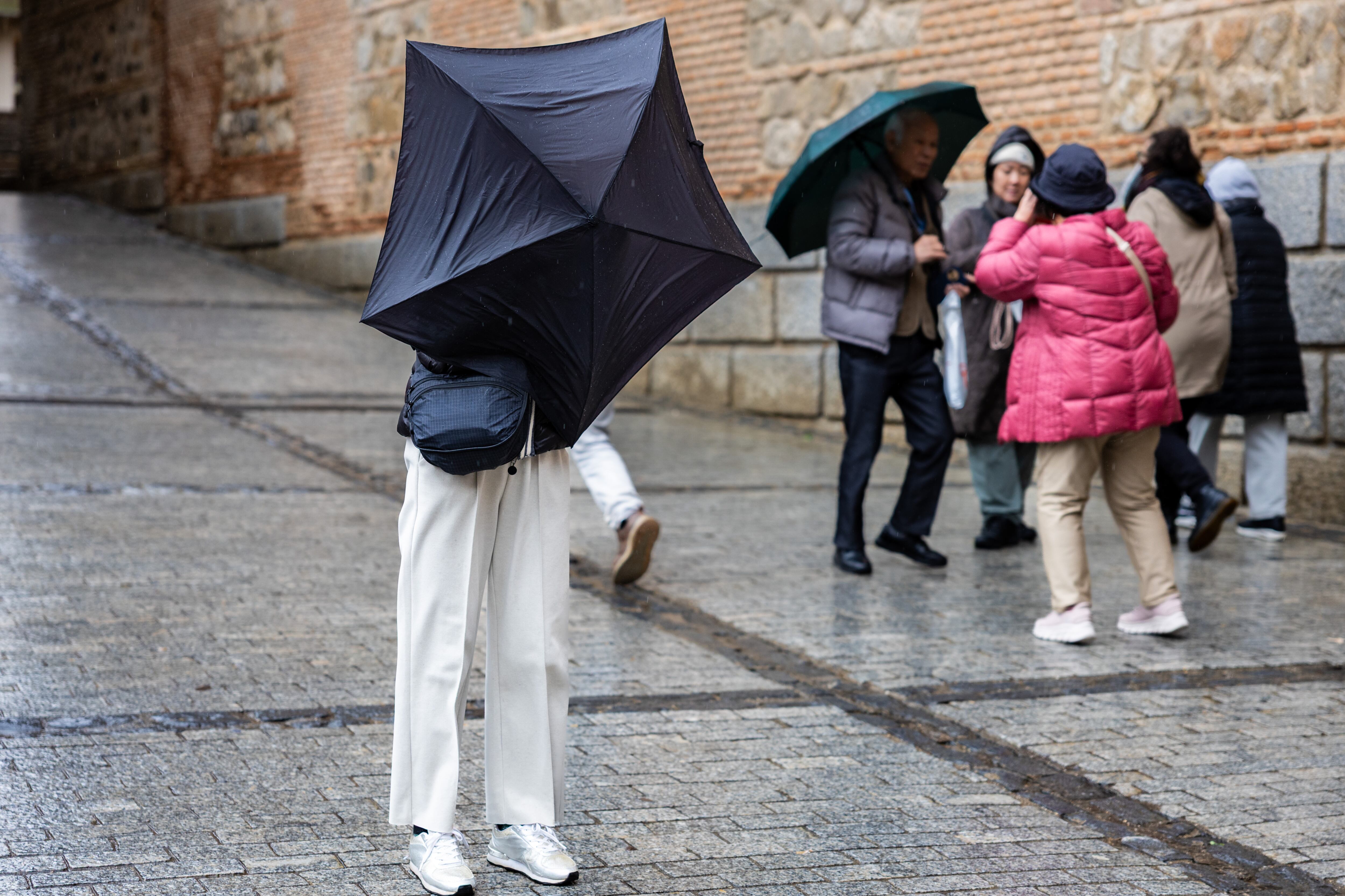 Paso de la borrasca Kristin por Toledo. (Ángeles Visdómine/EFE)