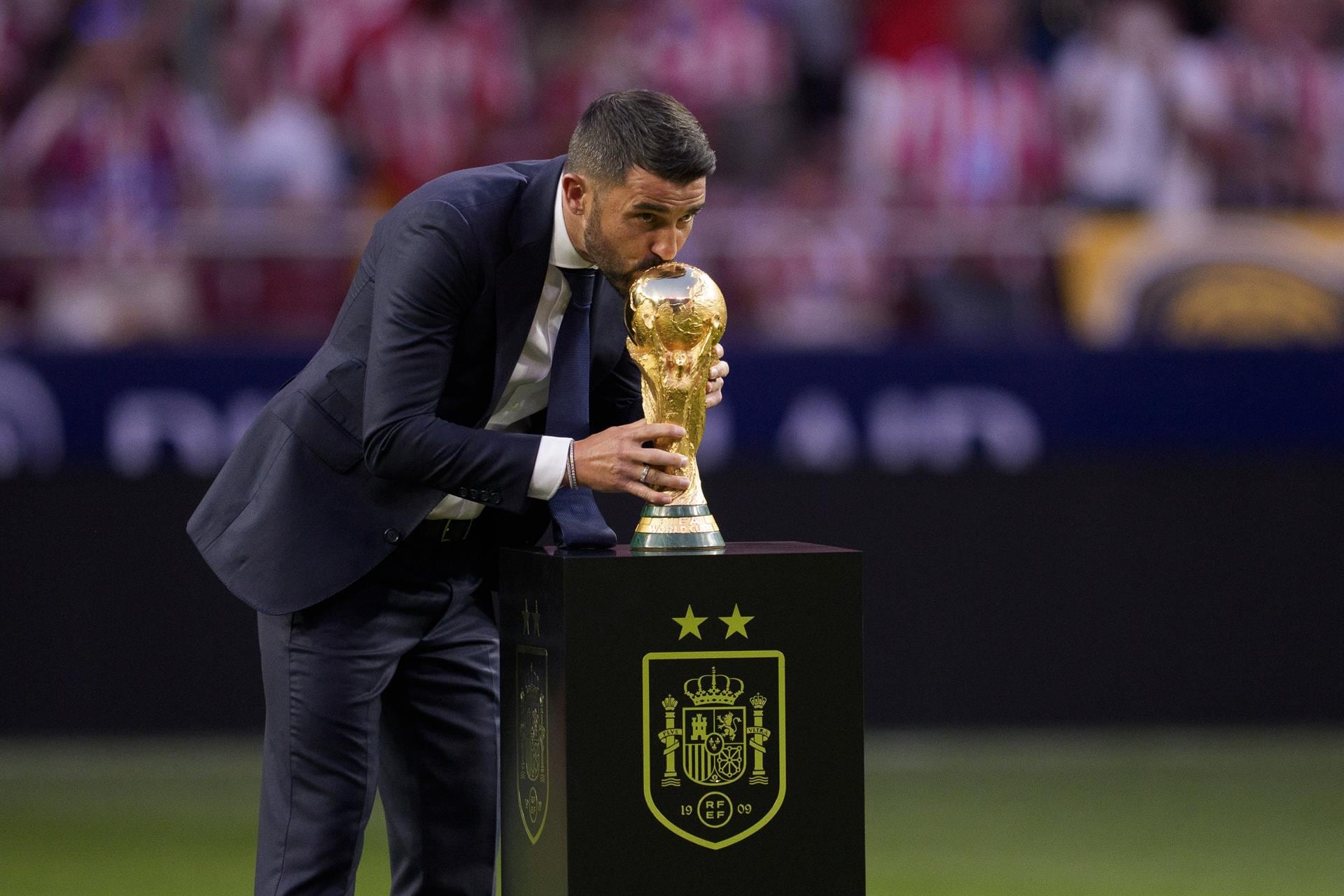 Villa descubre este jueves un busto con su efigie en la Real Federación de Fútbol del Principado de Asturias
