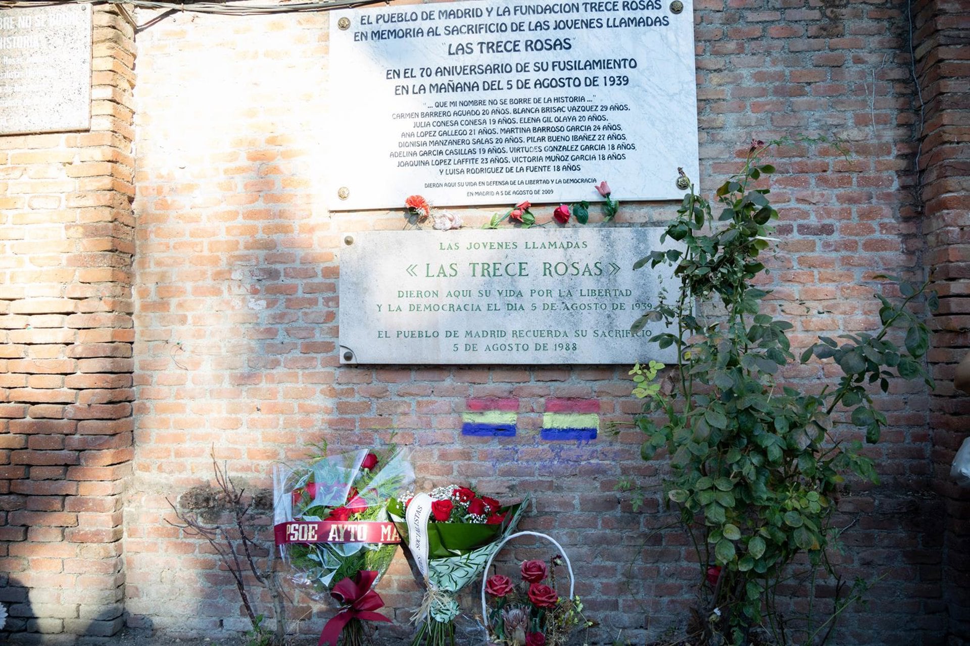Gobierno y partidos de izquierda homenajean a Las Trece Rosas y defienden la ley de Memoria frente a PP y Vox