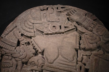 Réplicas monumentales de esculturas mexicas,