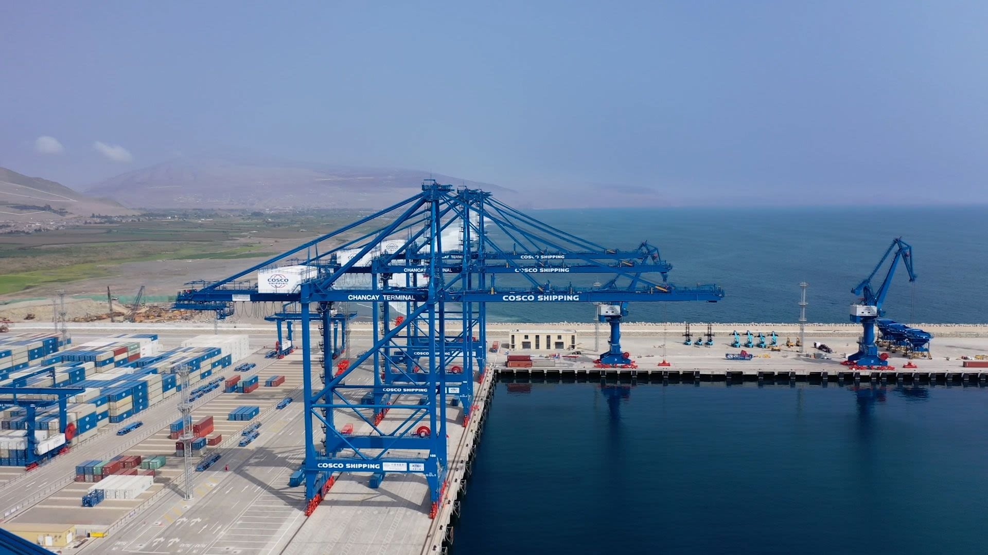 El puerto de Chancay se promociona como un motor logístico para el Perú, pero la advertencia es que el verdadero provecho recaería en las empresas chinas. Foto: CNN