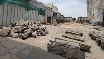 Hallan criptas y estructuras monumentales