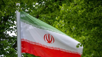Irán amenaza con minar el
