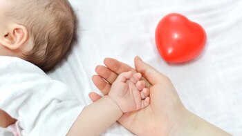 Padrastro fumó marihuana al lado