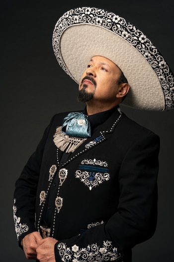 Pepe Aguilar encuentra en la