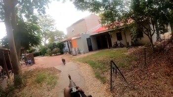 Así irrumpieron terroristas de Hamas en una casa en Israel